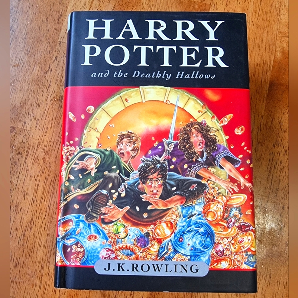 Harry Potter and the Deathly Hallows 1st Canadian Edition Hardcovet Book